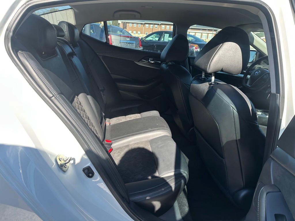 2016 Nissan Maxima Image 15