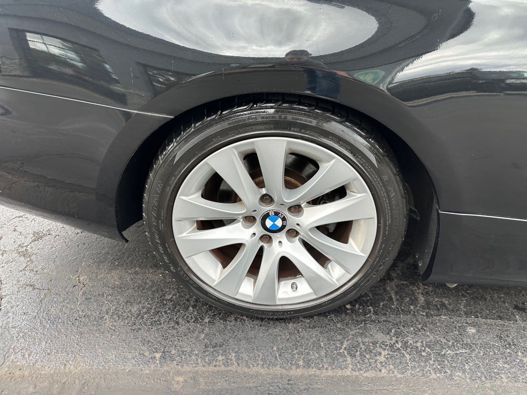 2012 BMW 3 Series Image 9