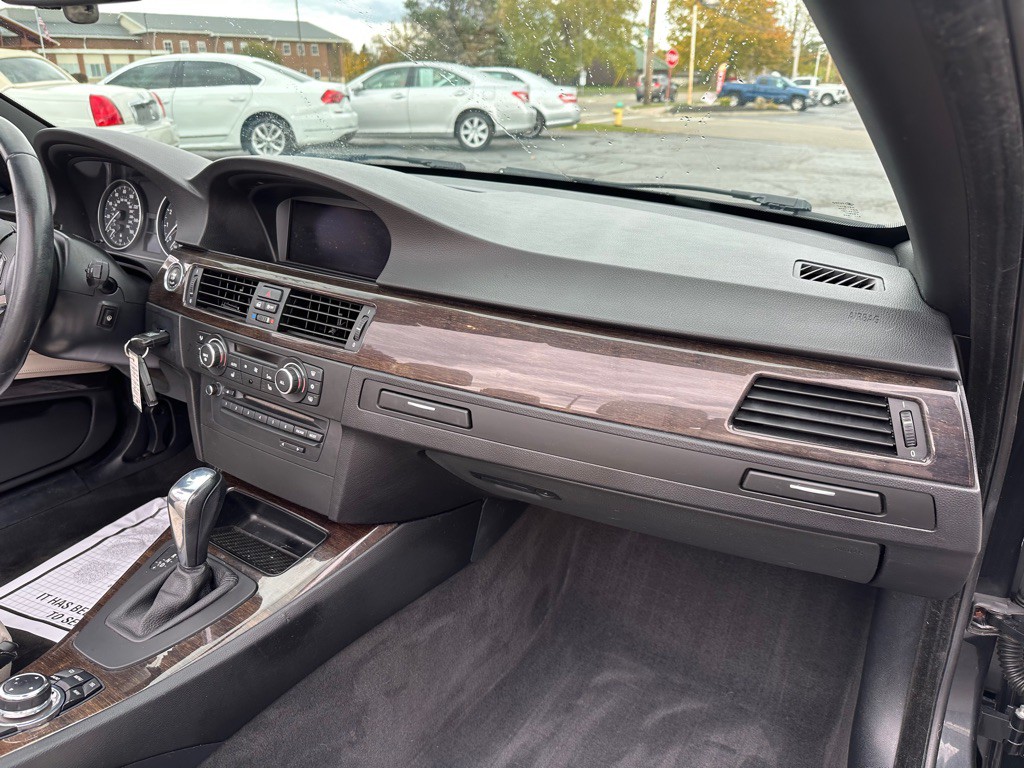 2012 BMW 3 Series Image 11