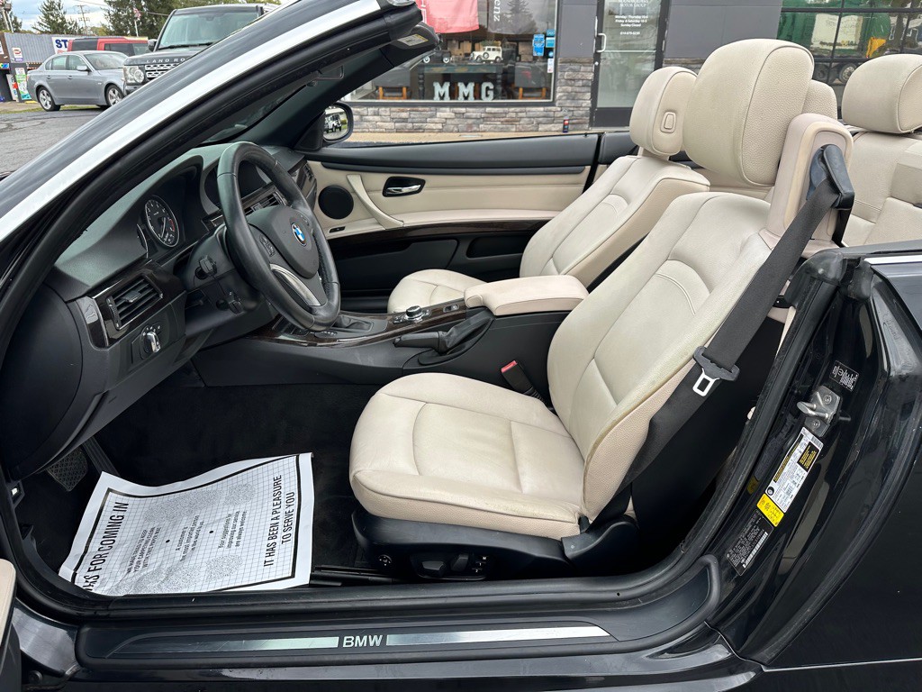 2012 BMW 3 Series Image 12