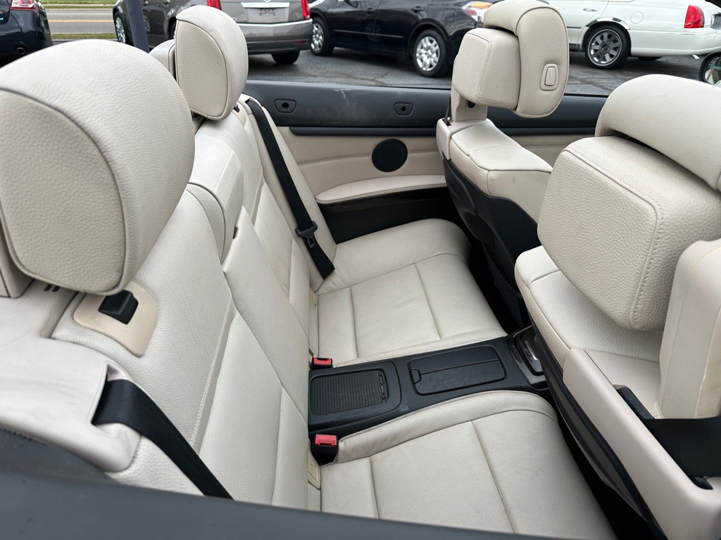 2012 BMW 3 Series Image 15