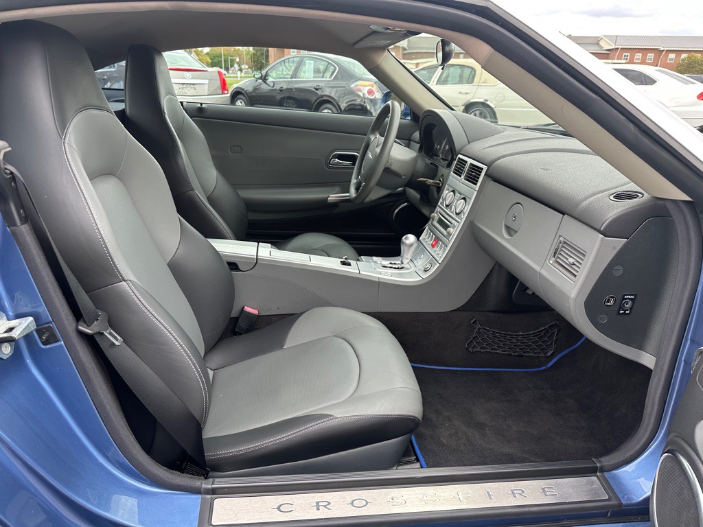 2006 Chrysler Crossfire Image 10