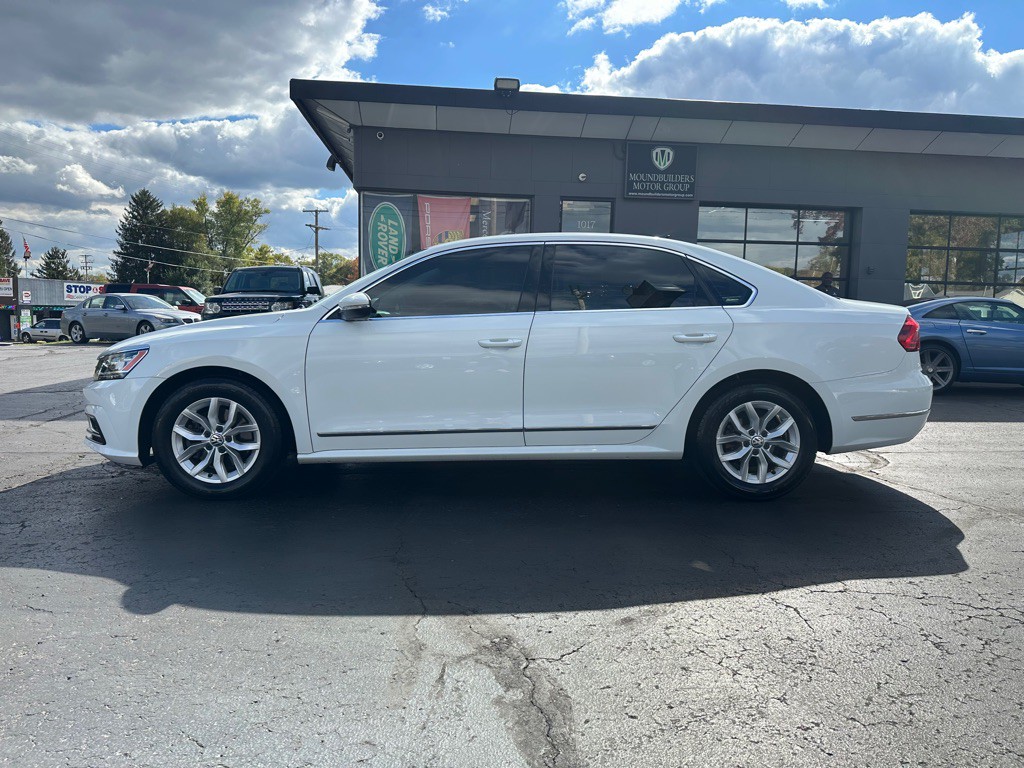 2016 Volkswagen Passat Image 2