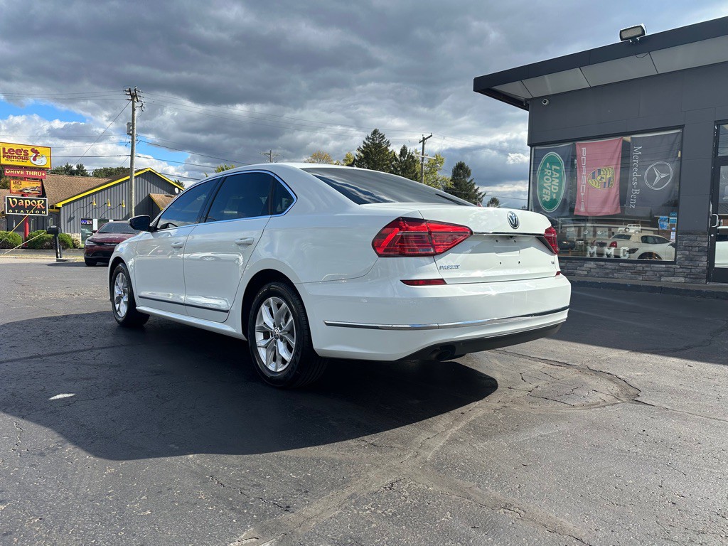 2016 Volkswagen Passat Image 3