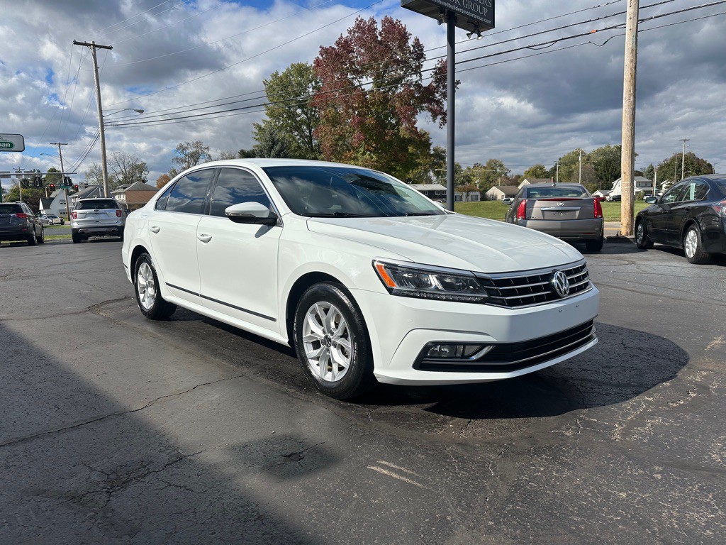 2016 Volkswagen Passat Image 4