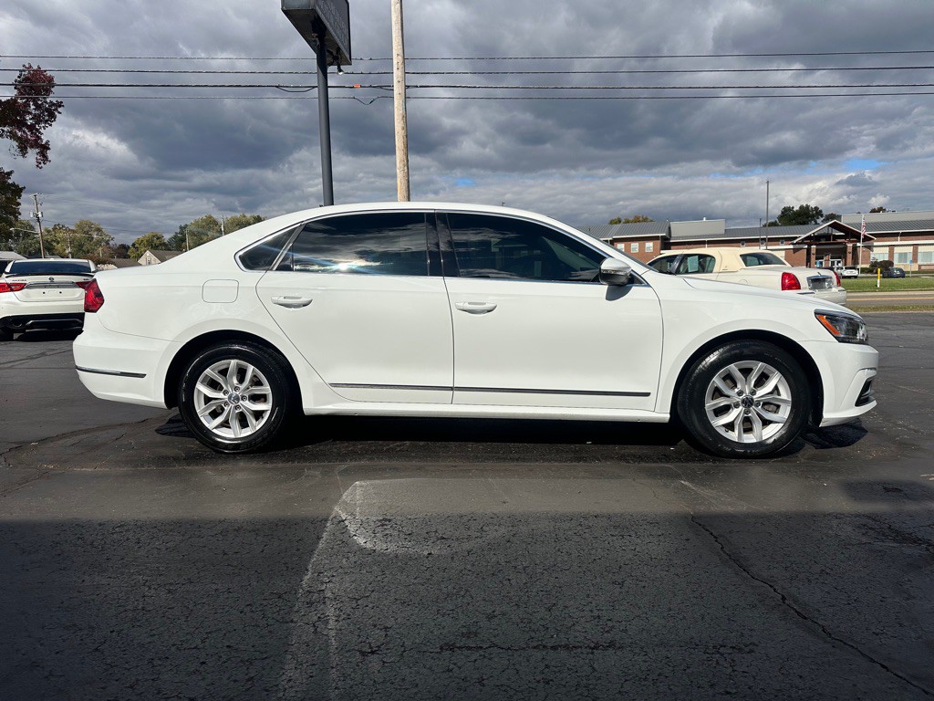 2016 Volkswagen Passat Image 5