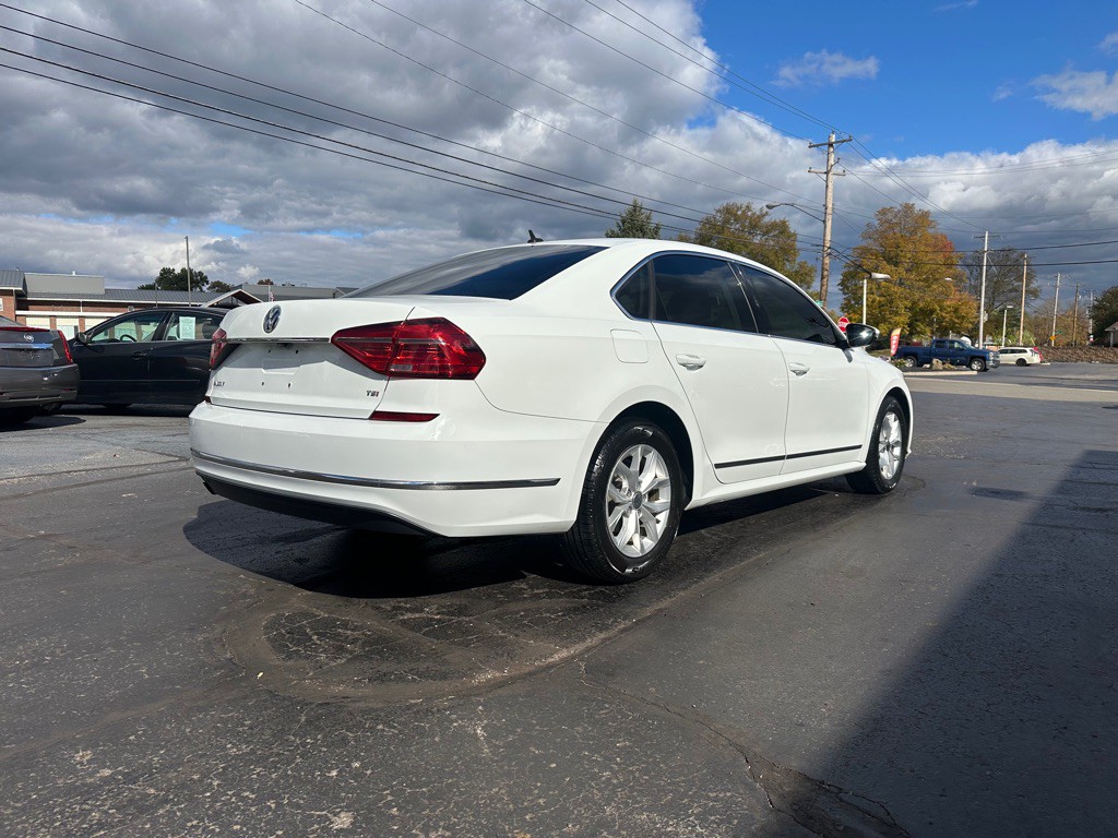 2016 Volkswagen Passat Image 6