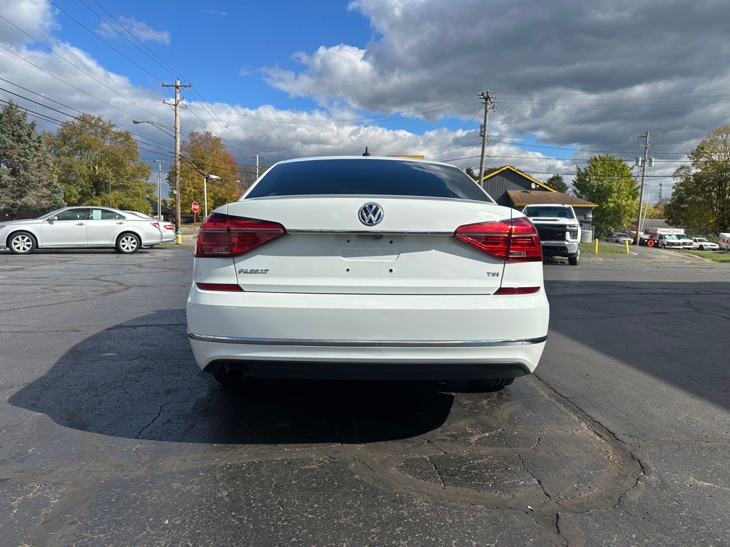 2016 Volkswagen Passat Image 8