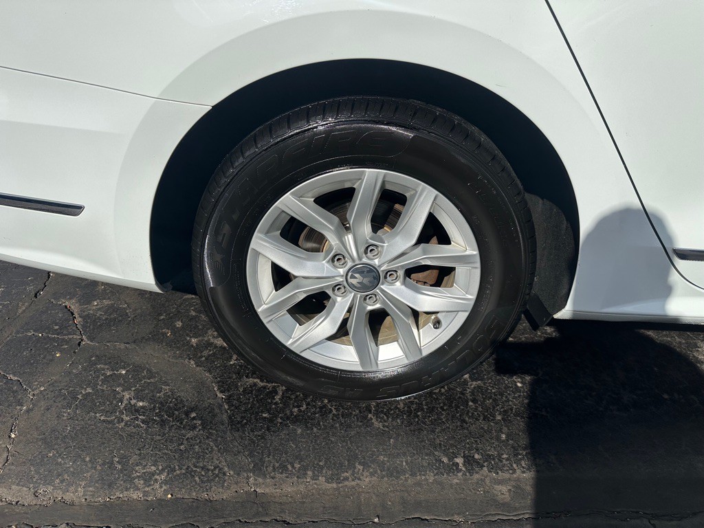 2016 Volkswagen Passat Image 9