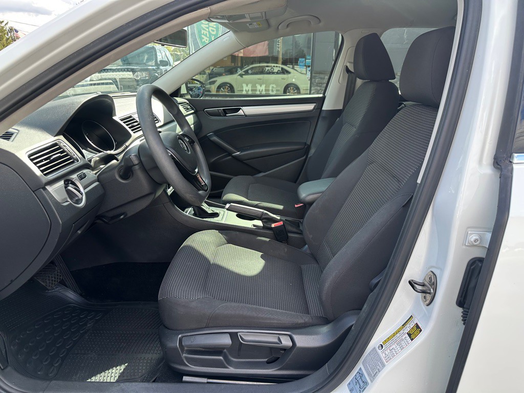 2016 Volkswagen Passat Image 12