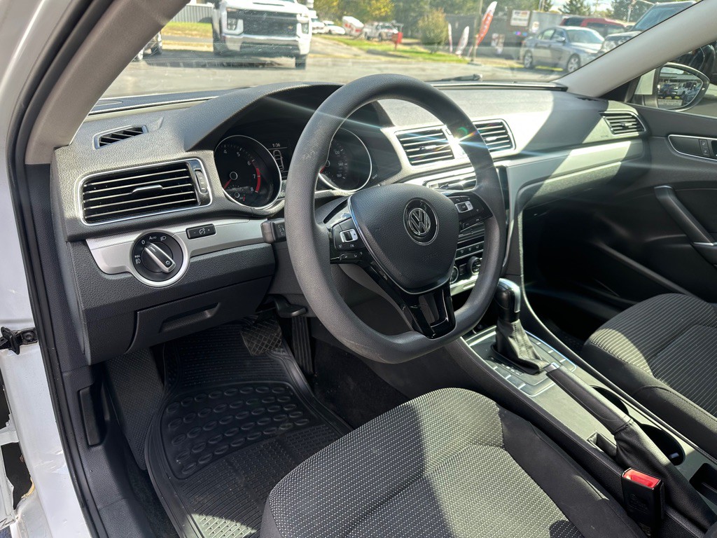 2016 Volkswagen Passat Image 13