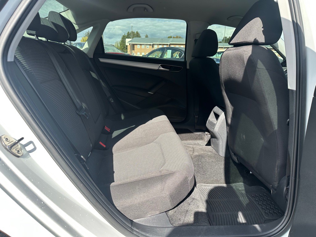 2016 Volkswagen Passat Image 15