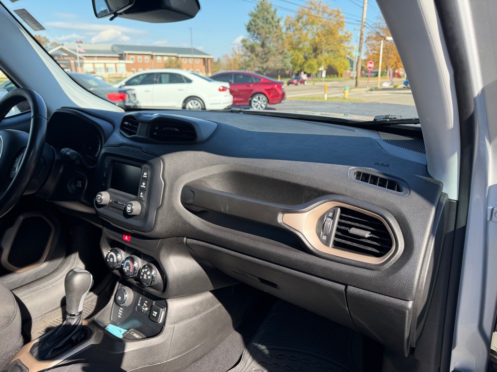 2017 Jeep Renegade Image 11