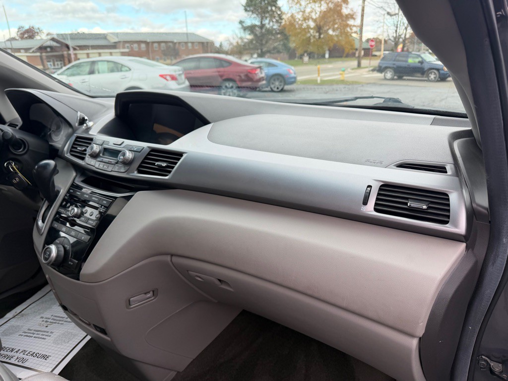 2013 Honda Odyssey Image 11
