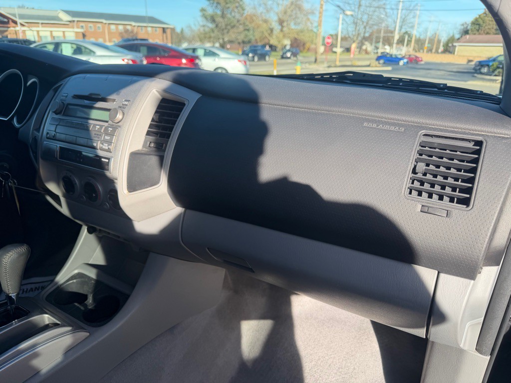 2010 Toyota Tacoma Image 11