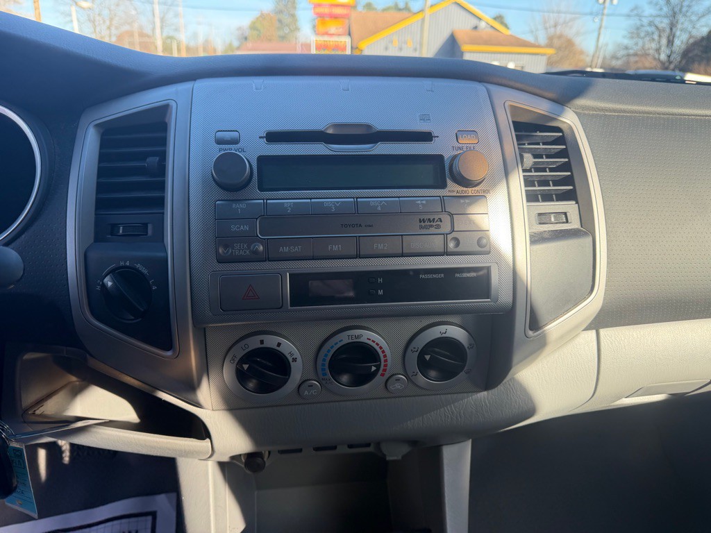 2010 Toyota Tacoma Image 14