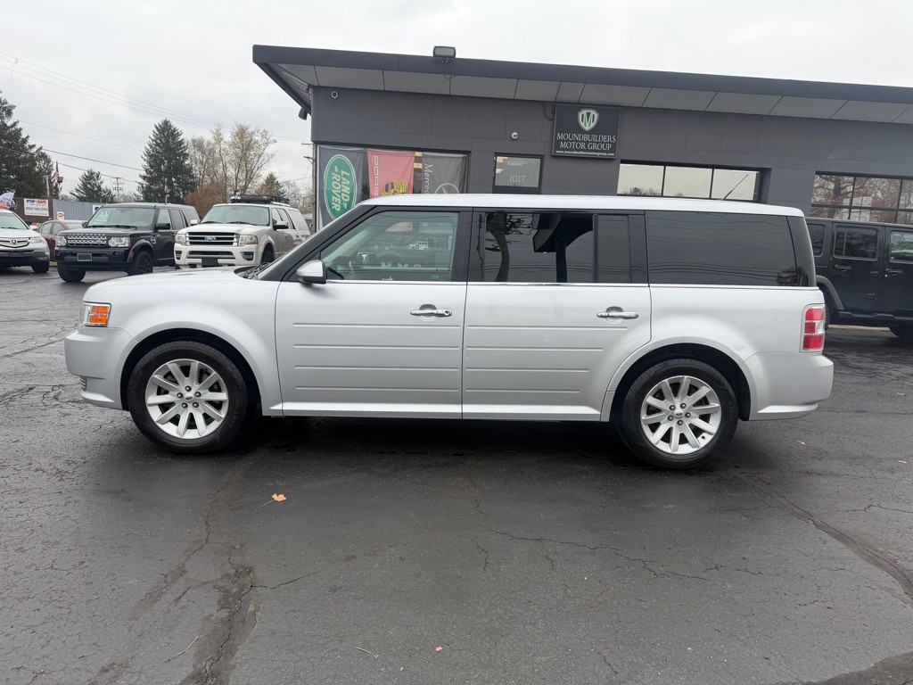 2010 Ford Flex Image 2
