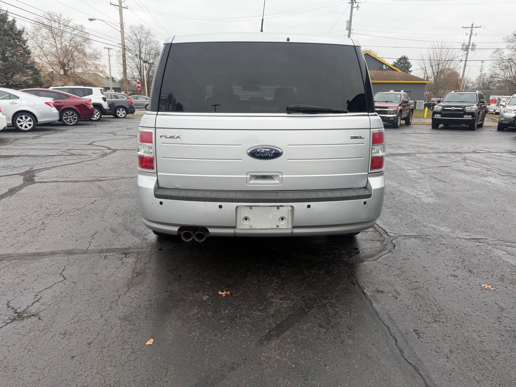 2010 Ford Flex Image 8