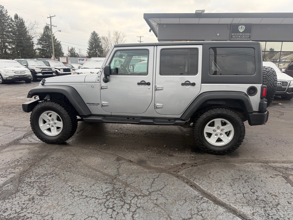 2015 Jeep Wrangler Unlimited Image 2