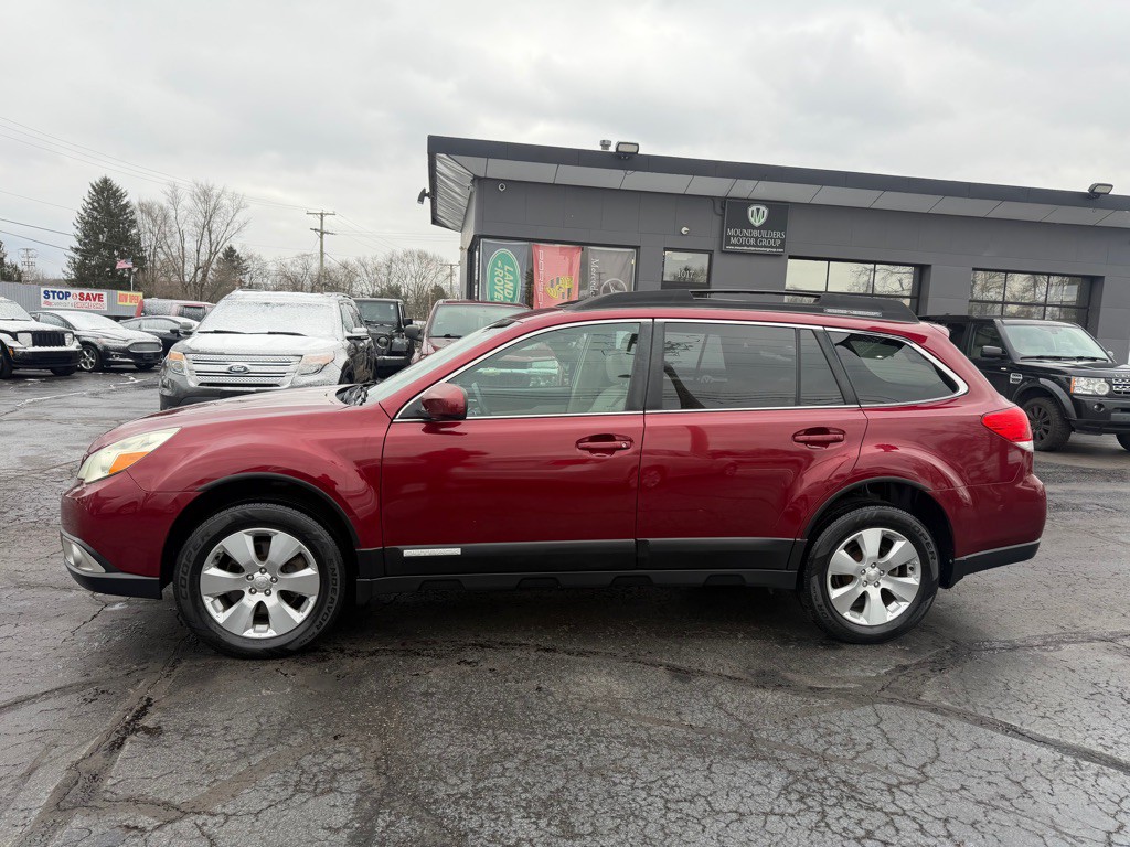 2011 Subaru Outback Image 2