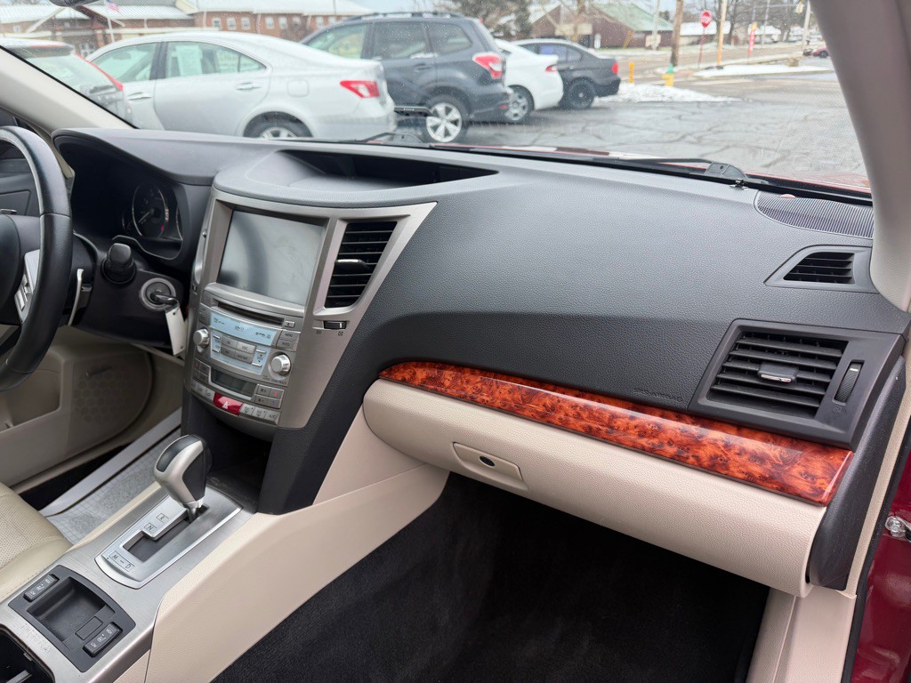 2011 Subaru Outback Image 11