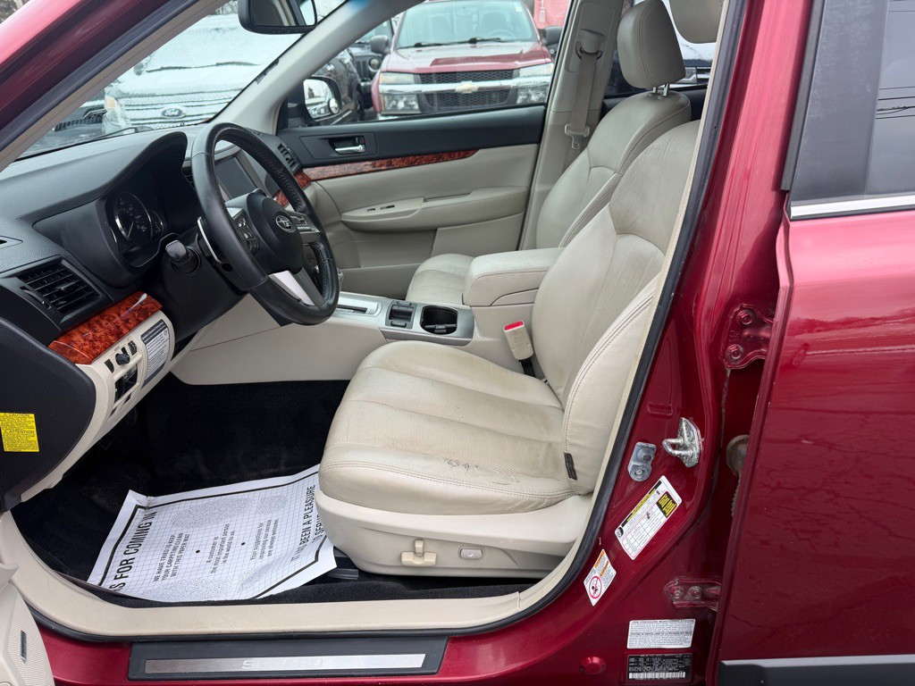 2011 Subaru Outback Image 12