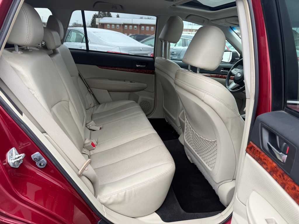 2011 Subaru Outback Image 15