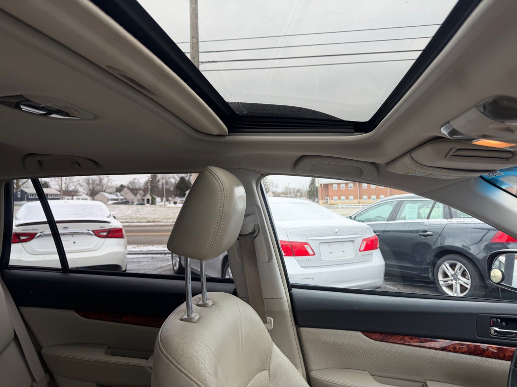 2011 Subaru Outback Image 16