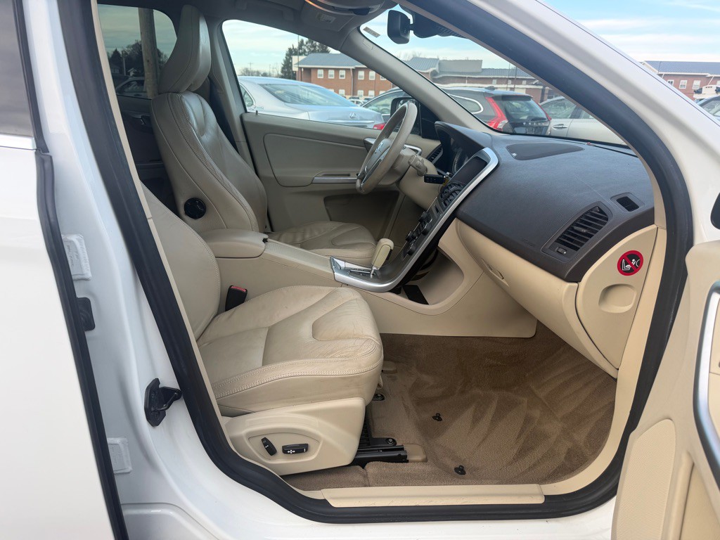 2011 Volvo XC60 Image 10
