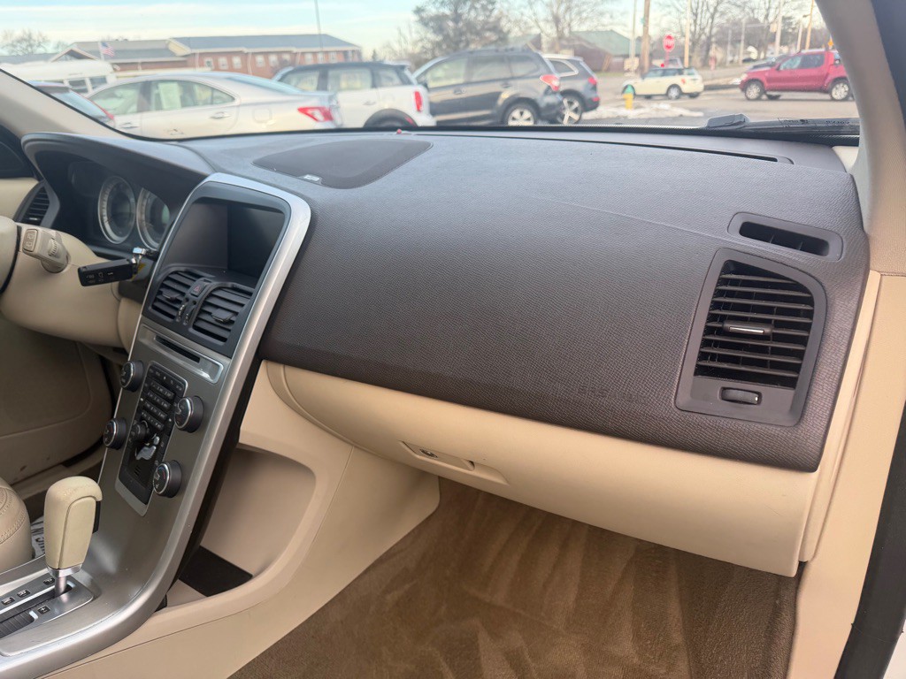 2011 Volvo XC60 Image 11