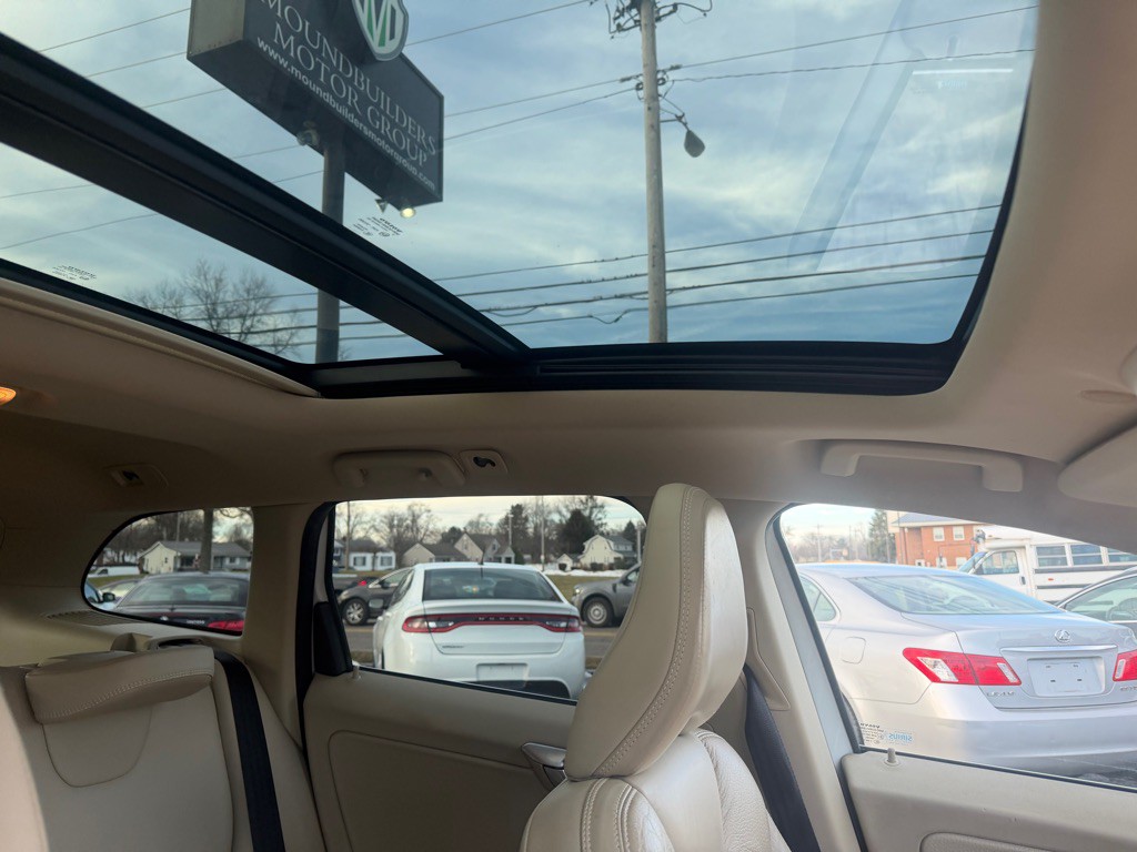 2011 Volvo XC60 Image 16