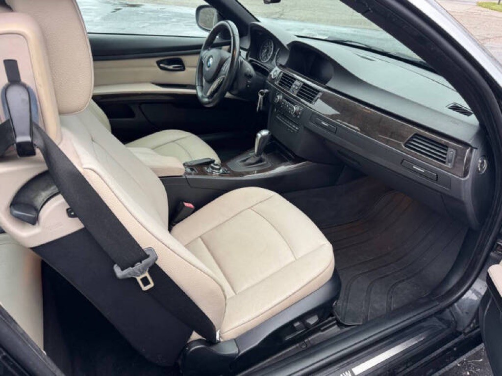 2012 BMW 3 Series Image 15