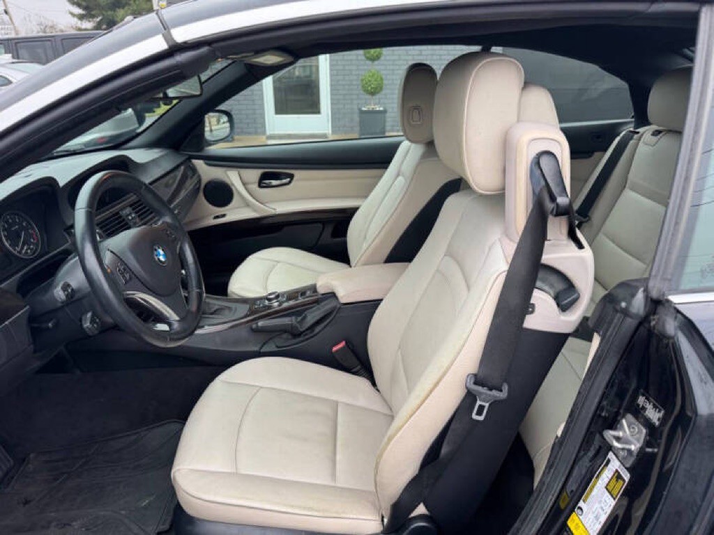 2012 BMW 3 Series Image 16