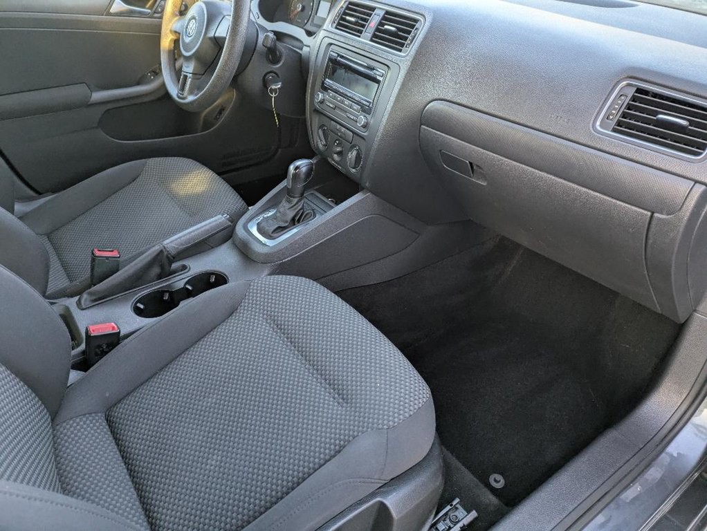 2012 Volkswagen Jetta Image 9