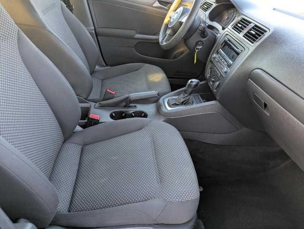 2012 Volkswagen Jetta Image 11