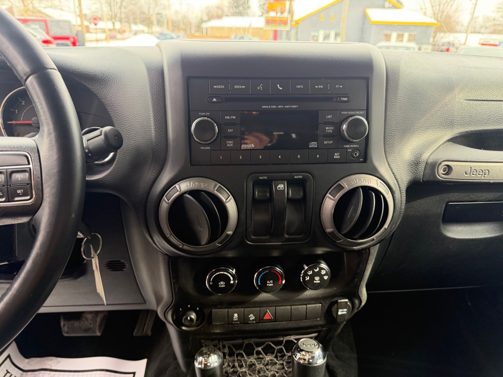 2016 Jeep Wrangler Image 15