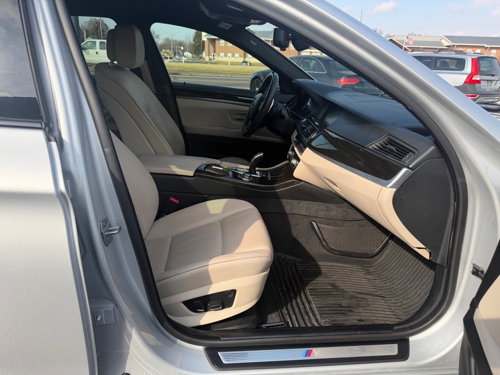 2013 BMW 5 Series Image 11