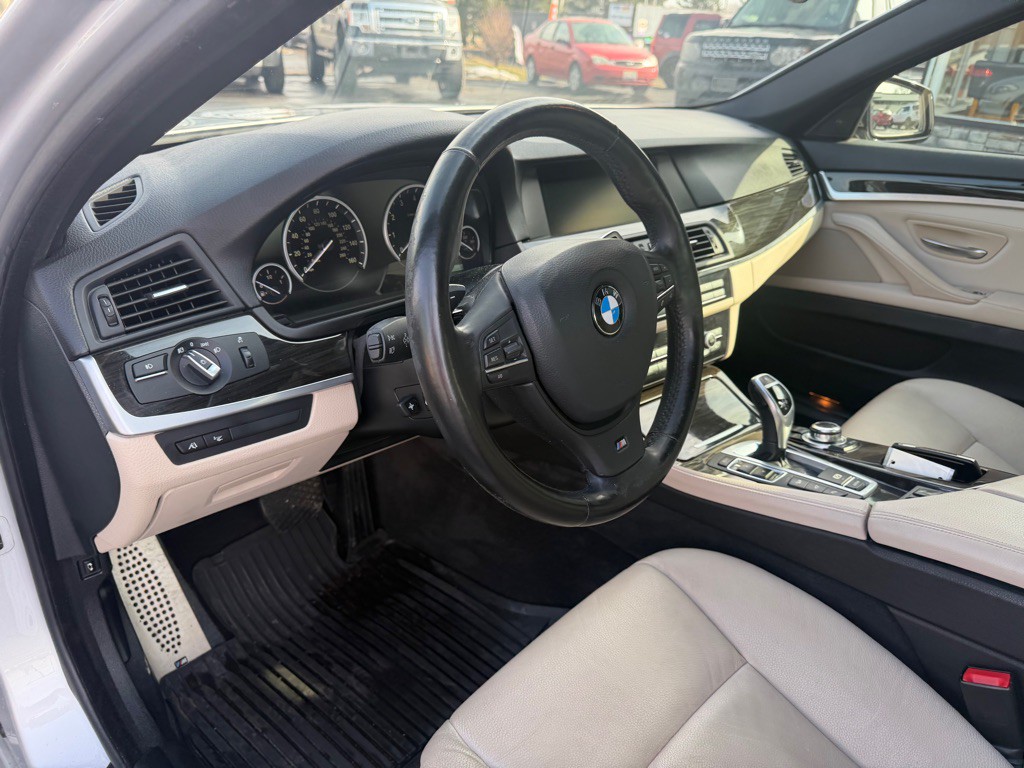 2013 BMW 5 Series Image 14