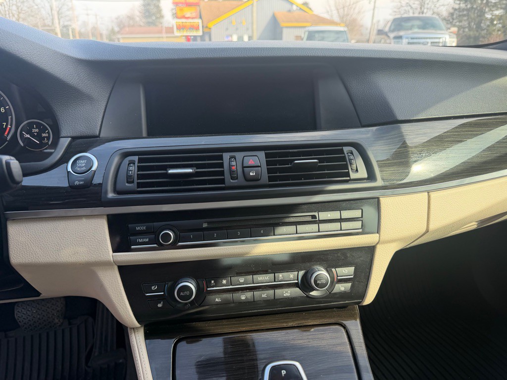 2013 BMW 5 Series Image 15