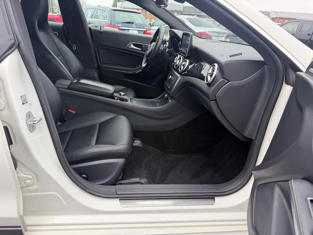 2015 Mercedes-Benz CLA-Class Image 10