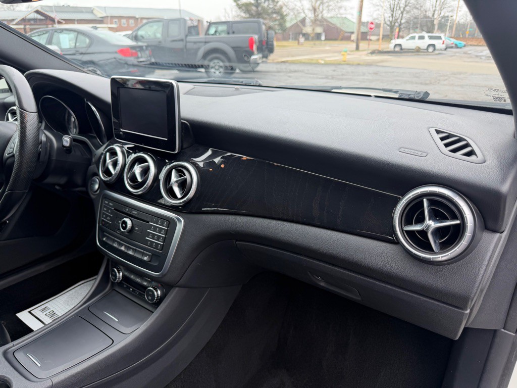 2015 Mercedes-Benz CLA-Class Image 11