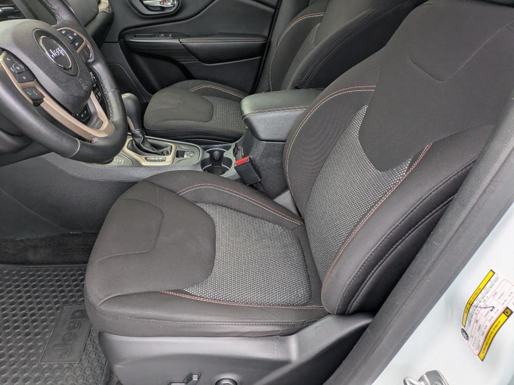 2016 Jeep Cherokee Image 11