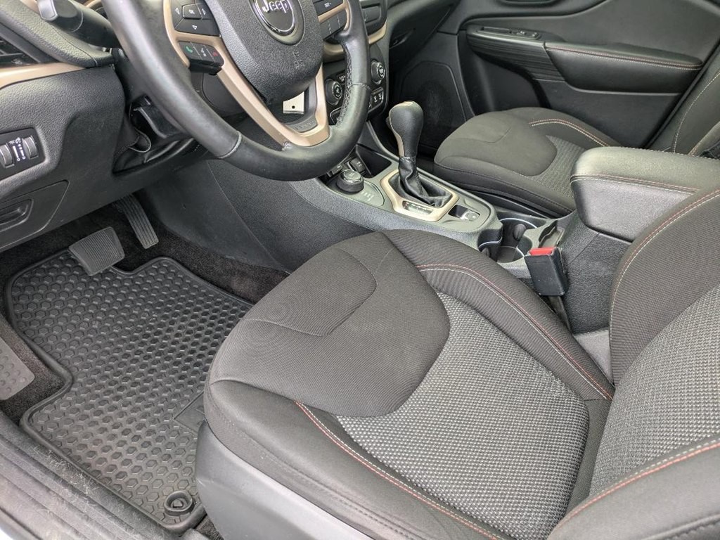 2016 Jeep Cherokee Image 12