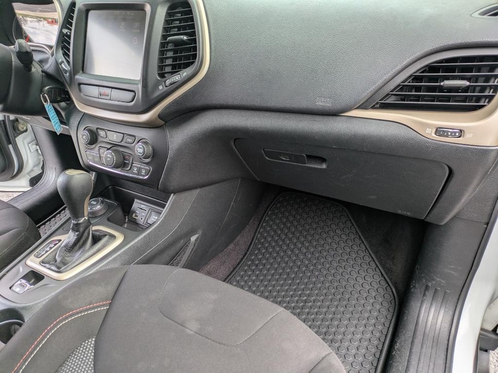 2016 Jeep Cherokee Image 13