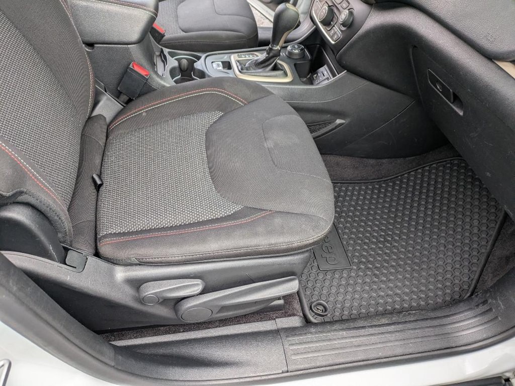 2016 Jeep Cherokee Image 14