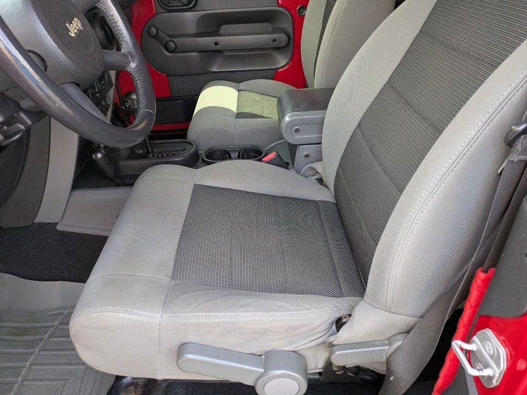 2010 Jeep Wrangler Image 10