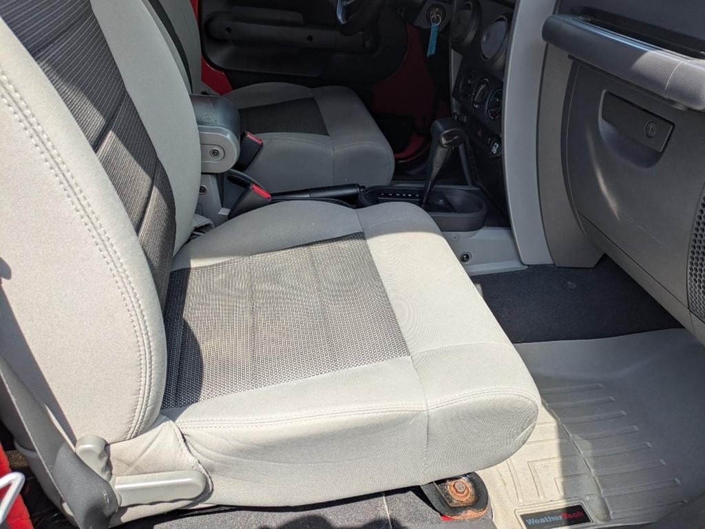 2010 Jeep Wrangler Image 12