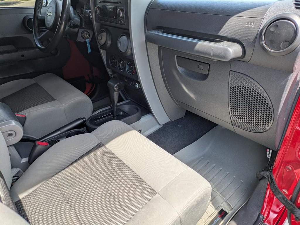 2010 Jeep Wrangler Image 13