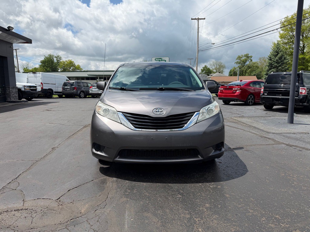 2011 Toyota Sienna Image 8