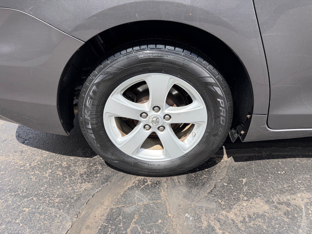 2011 Toyota Sienna Image 10